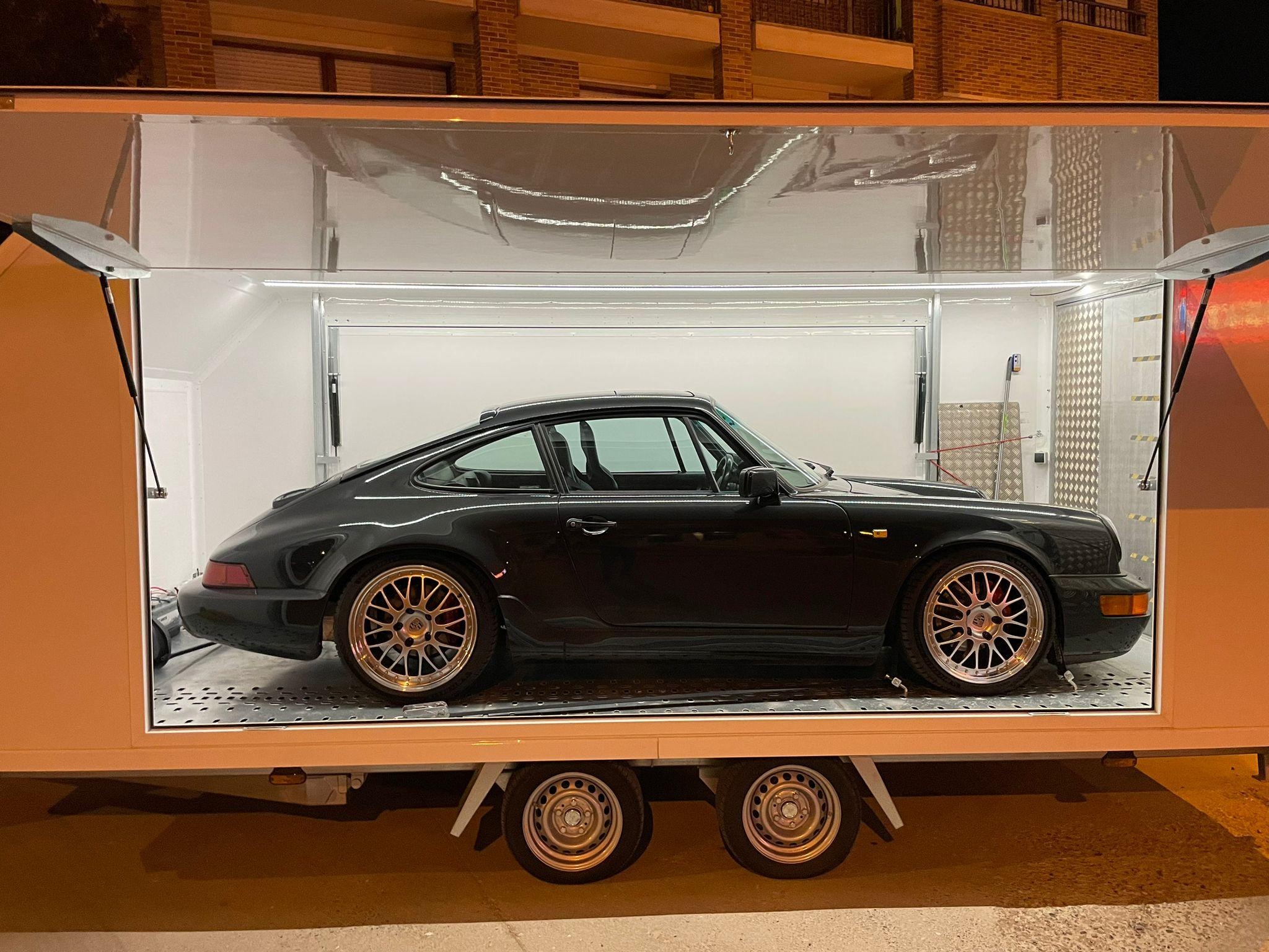 Enclosed auto transport trailer
